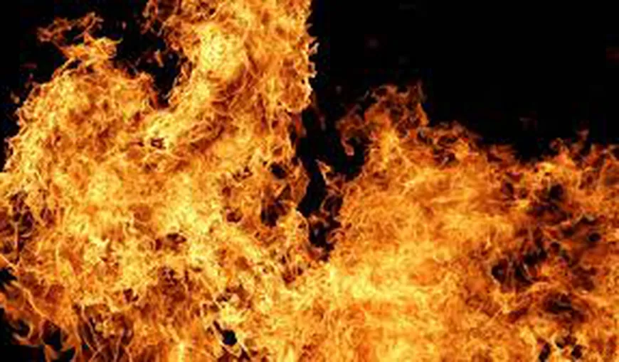Incendiu în Bucureşti: Focul a izbucnit la parterul unui hotel de pe Bulevardul Decebal. O femeie are arsuri grave