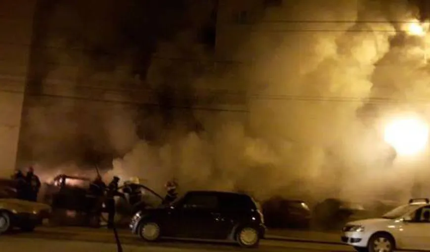 Incendiu într-o parcare din Timişoara. Patru maşini au ars din cauza unui scurtcircuit VIDEO