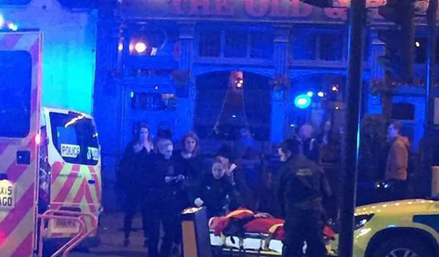 Panică la Londra: O maşină a intrat în trecători. Patru persoane sunt rănite. Poliţia a găsit două cuţite la locul accidentului