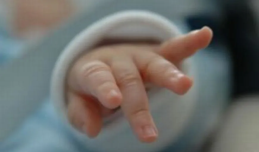 Un bebeluş de şase luni a murit după ce a fost tratat de răceală