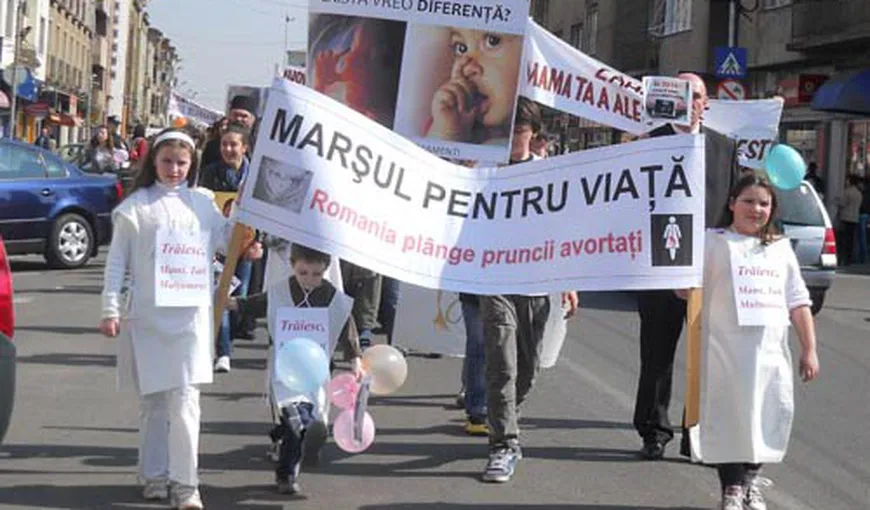 „Marşul pentru viaţă 2017”, organizat în Bucureşti şi în alte 139 de oraşe din ţară: „Ajută mama şi copilul. Ei depind de tine!”