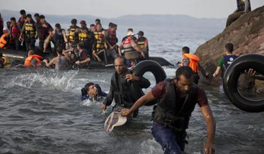 Peste o sută de migranți au fost salvaţi de pe o ambarcaţiune în derivă din largul Mării Ionice, în vestul Greciei