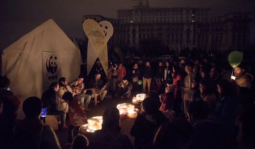 ORA PĂMÂNTULUI 2017, cum au sărbătorit românii. Petreceri în stradă, la lumina lumânărilor VIDEO