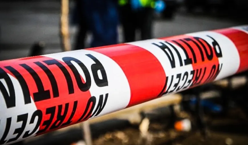 Un bărbat a murit după ce a căzut de la etajul zece al unui bloc din Bacău. Poliţiştii au deschis o anchetă
