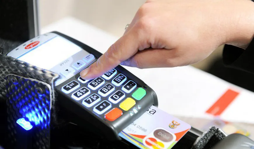 Reguli noi pentru plăţile cu cardul bancar în magazine