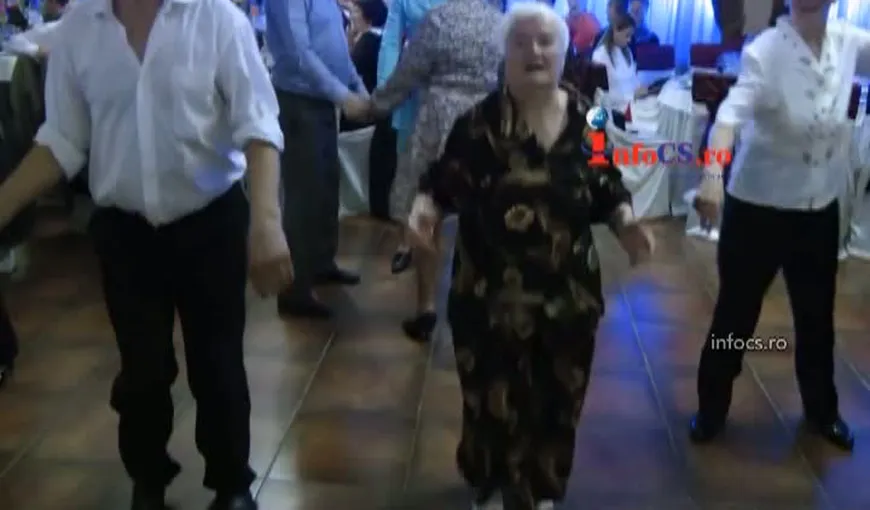 Spectacol de zile mari! Pensionarele au „rupt” rigul de dans la petrecerea în avans a zilei de 8 Martie VIDEO