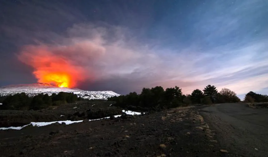 Vulcanul Etna a erupt din nou. Cel puţin zece persoane au fost rănite VIDEO