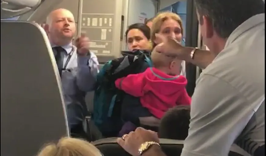 Un nou INCIDENT la bordul American Airlines. O mamă cu doi copii mici în braţe, probleme în avion