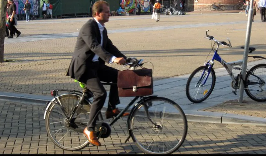 Angajaţii care vor să meargă pe două roţi la serviciu vor primi GRATUIT tichete valorice pentru cumpărarea unei biciclete