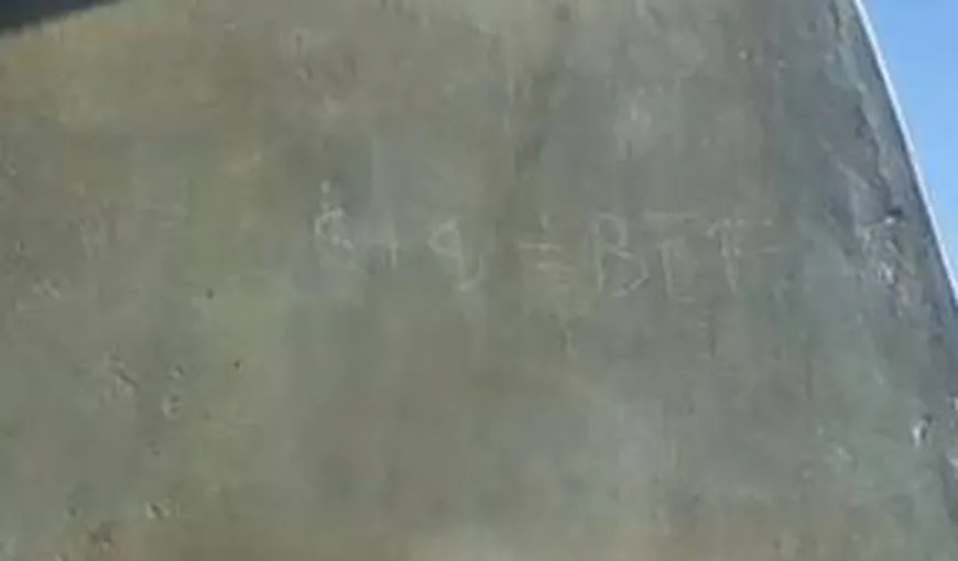 Coloana Infinitului, vandalizată de o fetiţă de 12 ani. Părinţii riscă dosar penal
