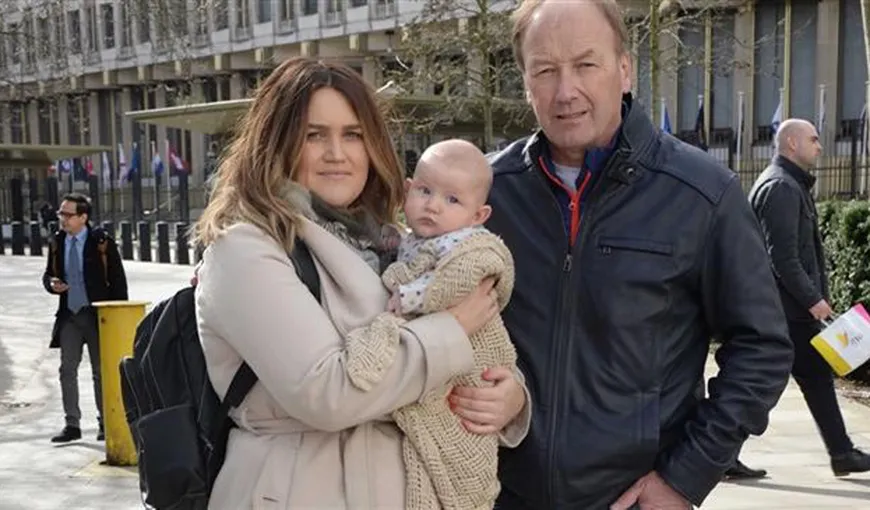 Un copil de trei luni, convocat la Ambasada SUA la Londra, fiind suspectat de terorism