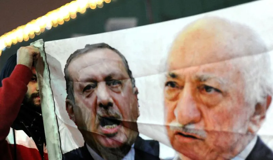 Peste 9.000 de poliţişti au fost suspendaţi şi sunt acuzaţi că ar fi avut legături cu clericul Fethullah Gulen