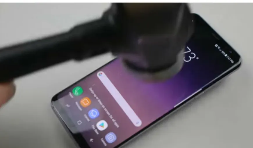 Test de rezistenţă Galaxy S8 Plus: 10 lovituri de ciocan şi încă rezistă VIDEO