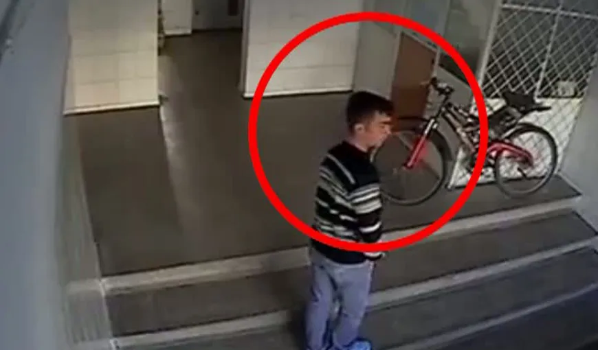 Hoţ de biciclete, filmat în timp ce dădea lovitura într-un bloc din Capitală