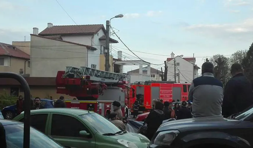 Incendiu VIOLENT într-un bloc din Constanţa. Zeci de persoane au fost evacuate