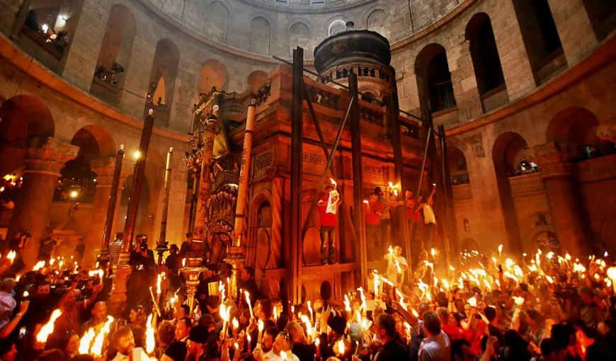 PAŞTE 2017: Sfânta Lumină de la Ierusalim va fi adusă sâmbătă seară în România
