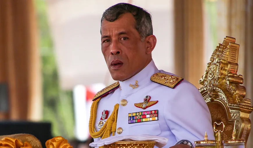 Regele Thailandei a promulgat noua Constituţie a regatului