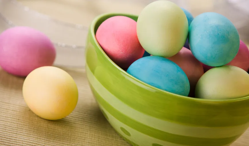 Cum să vopseşti natural ouăle de Paşte