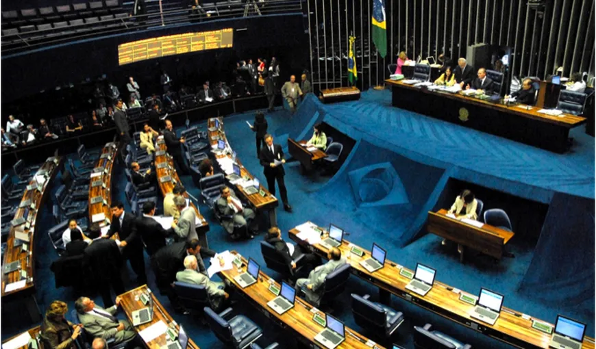 Brazilia: Parlamentul a fost luat cu asalt de protestatari. Incidente grave VIDEO