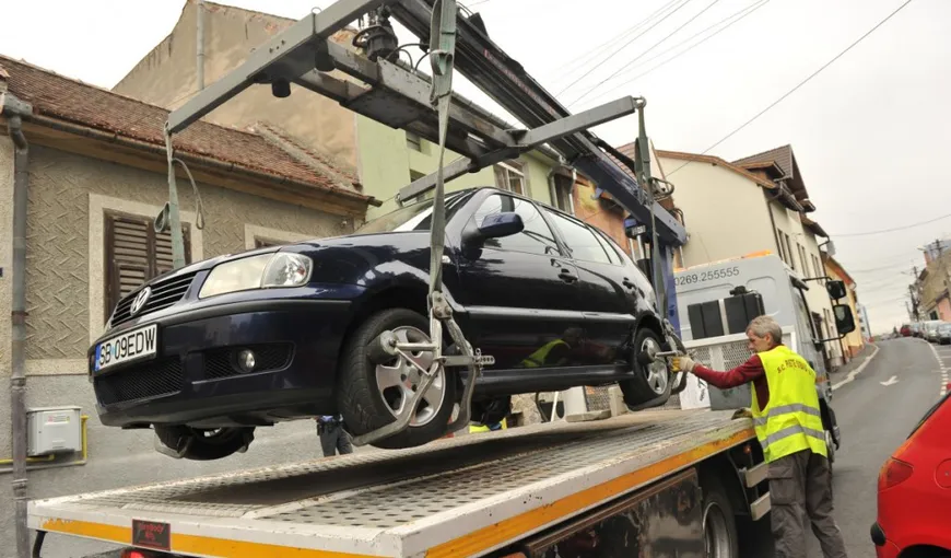 Se ridică din nou maşinile parcate neregulamentar la Sibiu. Cât costă recuperarea autoturismului