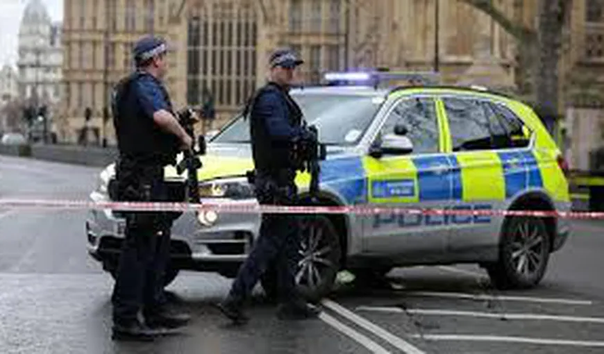 Incident la Londra. Un suspect a fost reţinut în apropiere de reşedinţa premierului britanic