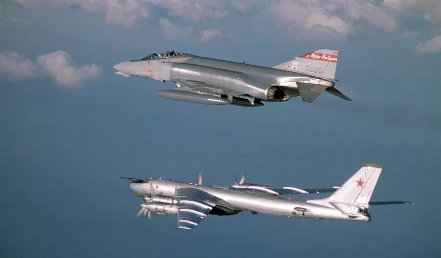 Japonia îşi mobilizează avioanele militare pentru a intercepta aeronave ale Chinei şi Rusiei