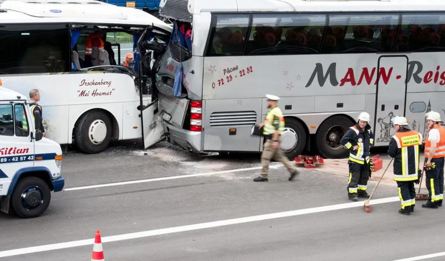 Accident grav între două autocare în Germania. Mai multe persoane sunt rănite