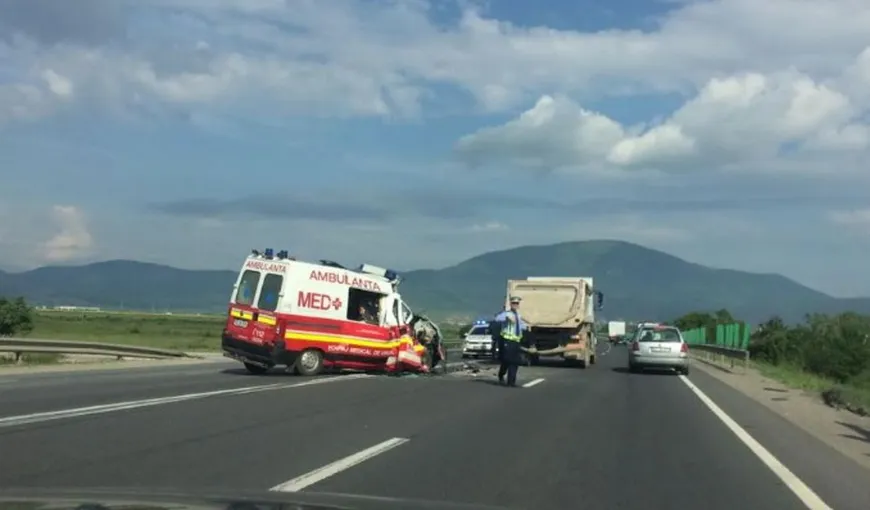 O ambulanţă, implicată într-un accident pe DN 1 în judeţul Braşov