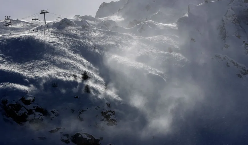 Avalanşă în Alpii Francezi. Trei schiori şi-au pierdut viaţa
