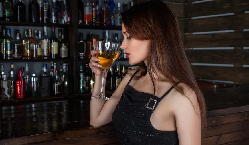 10 lucruri pe care să nu le faci NICIODATĂ când mergi într-un bar!