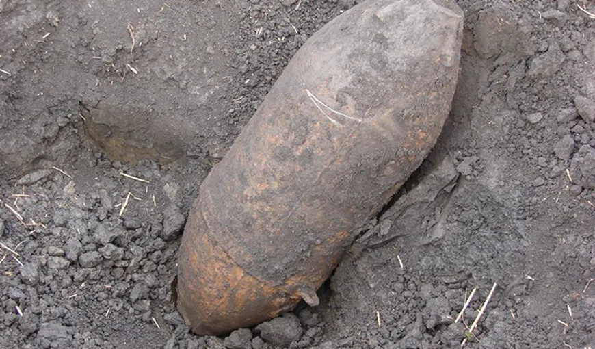 O bombă de aviaţie de 75 de kilograme, ridicată de genişti de pe fosta platformă Tractorul din Braşov