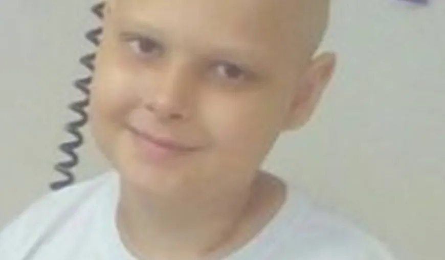 La doar 13 ani, luptă eroic cu o formă gravă de cancer osos