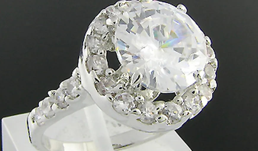 Un inel cu diamant, achiziţionat cu 10 lire sterline, estimat să se vândă cu 350.000 de lire sterline