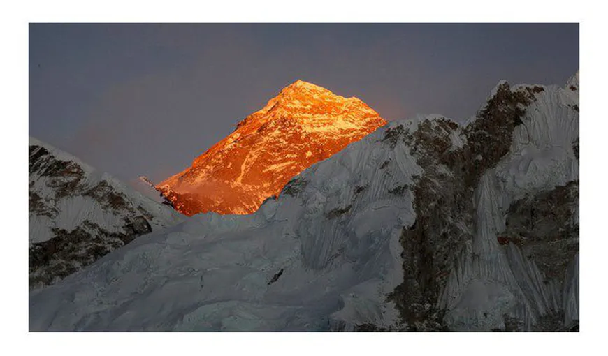 Tragedie pe Everest. Un alpinist a murit în apropierea vârfului, altul este dat dispărut
