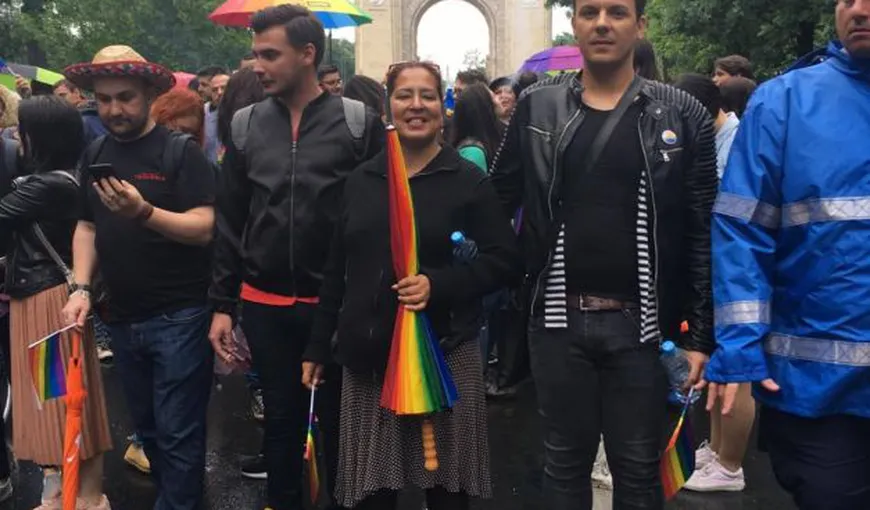 Floricica Dansatoarea, la parada gay. Femeia a participat la paradă alături de câţiva prieteni