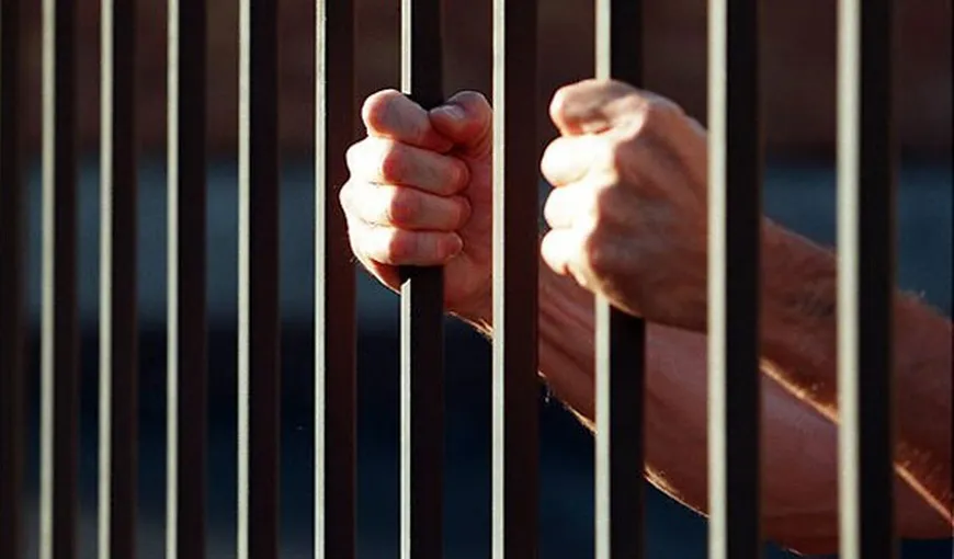 Mărturii de dincolo de gratii. Un deţinut povesteşte cum supravieţuiesc oamenii în „camerele morţii” VIDEO