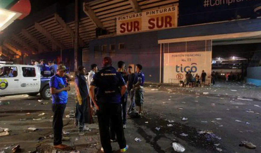 Neglijenţă tragică. Cinci morţi pe stadion la finala Cupei, zeci de spectatori au fost răniţi VIDEO