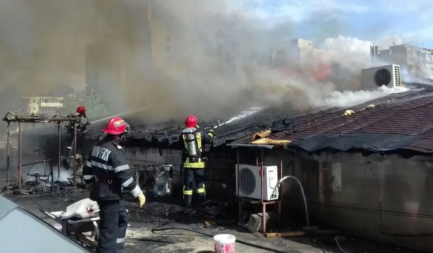 Incendiu la două imobile din Chitila. O persoană a fost rănită
