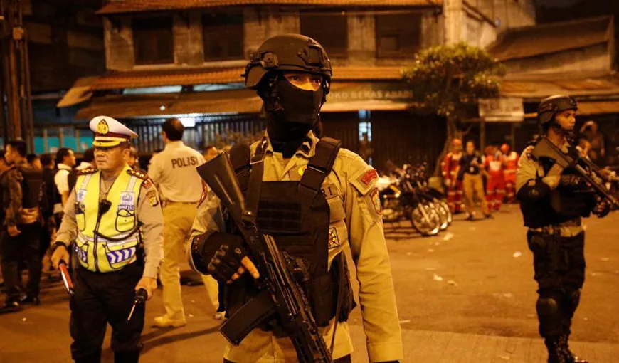 Atentate teroriste în Indonezia. Cel puţin două explozii în Jakarta soldate cu victime UPDATE