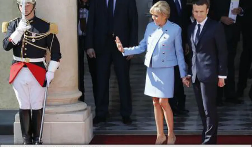 Emmanuel Macron a purtat la învestire un costum de 450 de euro, în timp ce ţinuta Primei Doamne a fost împrumutată
