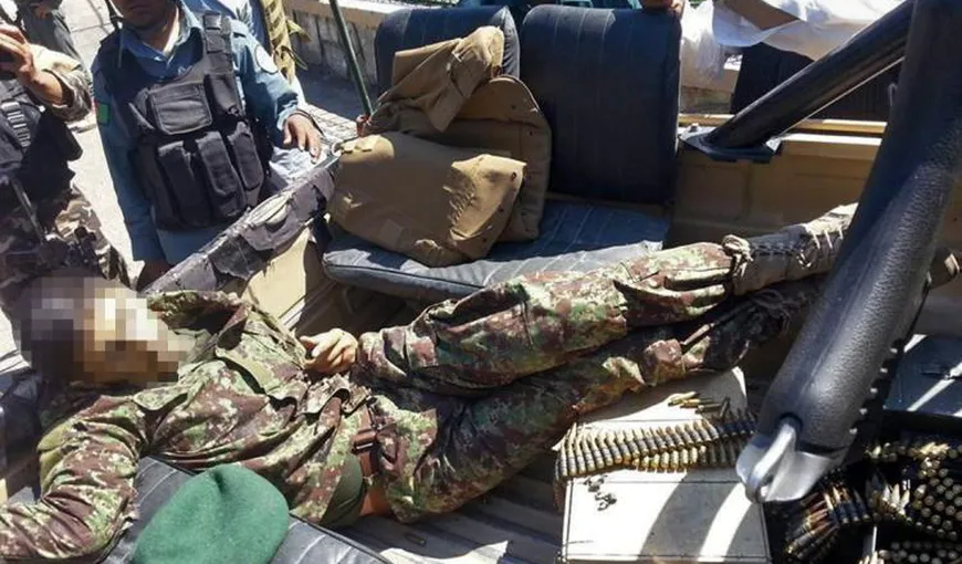 Opt morţi şi 22 de răniţii după o explozie în Afganistan produsă în apropierea unui convoi militar al NATO UPDATE
