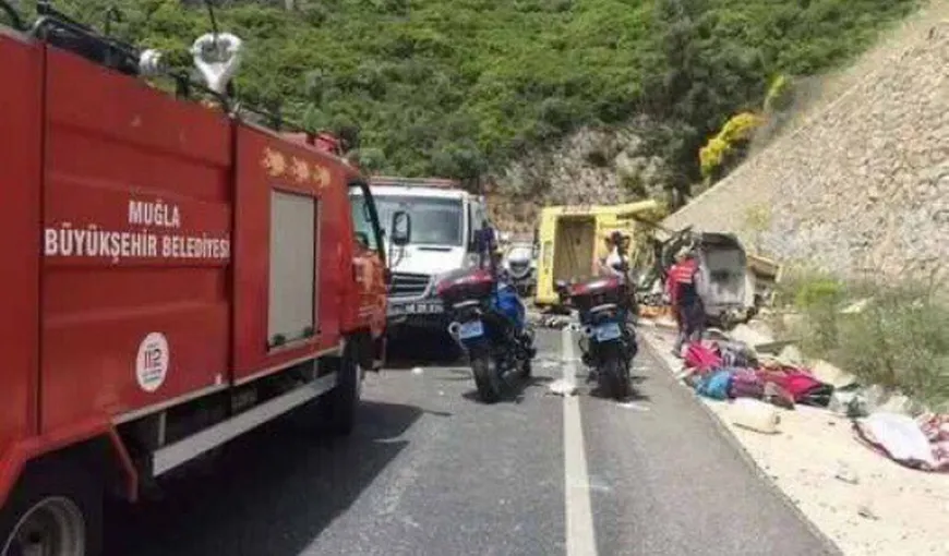 Tragedie în Turcia! 20 de persoane au murit şi 11 sunt grav rănite după ce autocarul în care se aflau s-a răsturnat