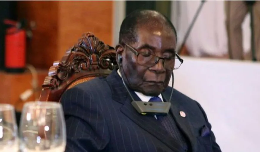 Preşedintele Mugabe nu doarme în timpul şedinţelor, ci îşi „odihneşte” ochii obosiţi de luminile puternice