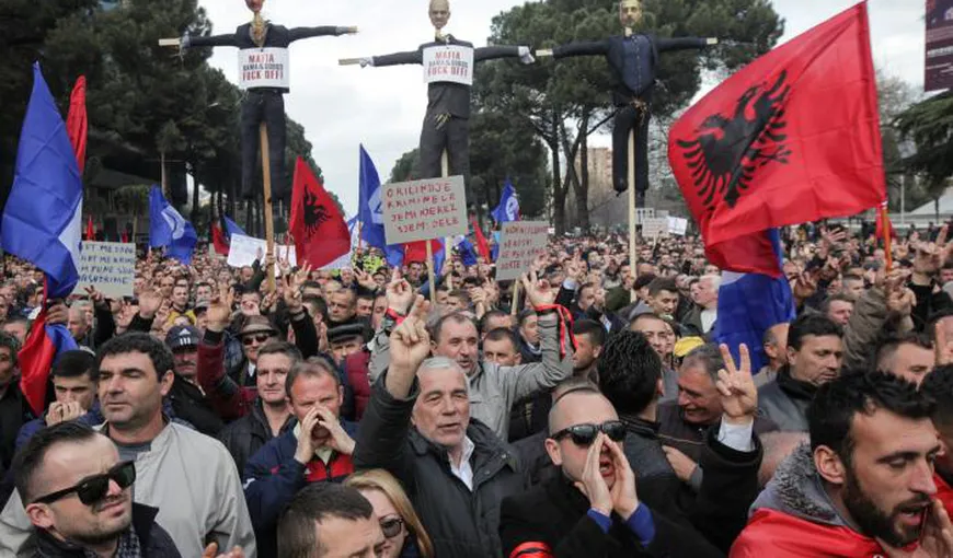 Alegeri în Albania: Zeci de persoane au fost INTOXICATE la un miting pentru legislative