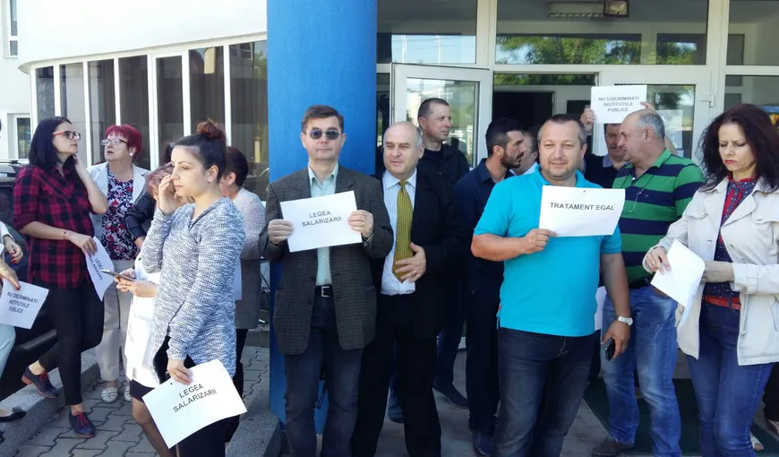 Angajaţii DSVSA Alba au întrerupt activitatea în semn de protest faţă de noua lege a salarizării