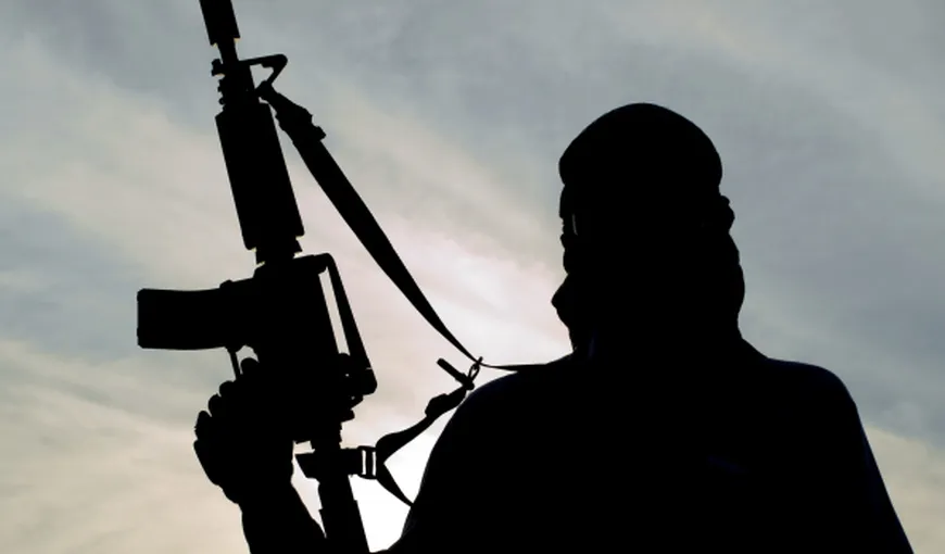 Atacuri teroriste multiple, comise de membri Stat Islamic la o bază militară din Irak