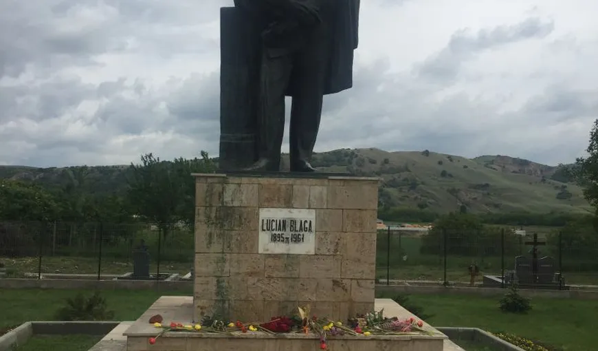 Soclul statuii lui Lucian Blaga din satul natal, vandalizat chiar în zilele în care poetul este comemorat