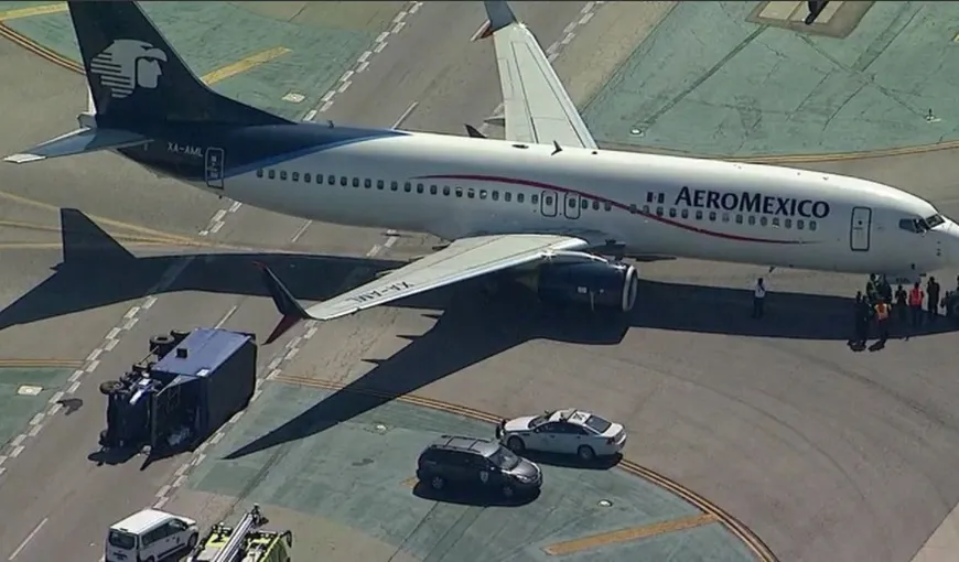 Coliziune între un avion de pasageri şi o autoutilitară, în Los Angeles. Mai multe persoane sunt rănite
