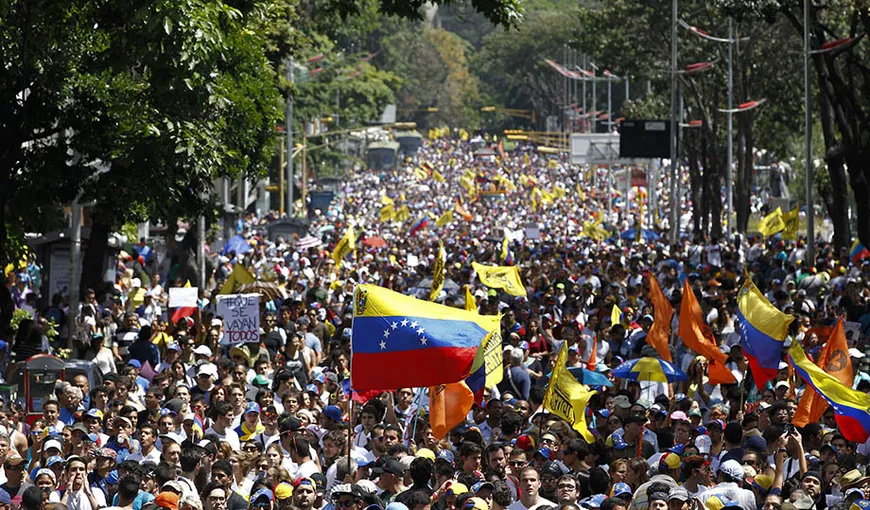 Protest uriaş în Venezuela: Peste 200.000 de manifestanţi îi cer demisia preşedintelui Nicolas Maduro