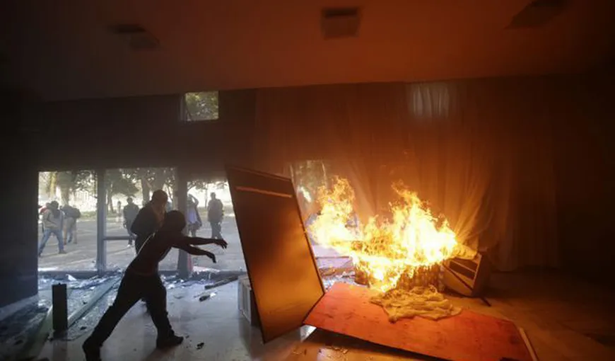 Violenţele din Brazilia iau amploare. Protestarii au incendiat un minister şi au avariat mai multe clădiri guvernamentale